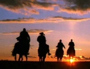 Indiana-Jones-rides-off-into-the-sunset-640x277